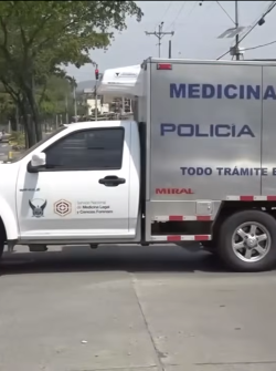 Imagen de archivo. Foto de un carro de Medicina Legal.