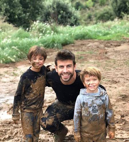 Imagen de archivo de Gerard Piqué, Milan y Sasha.