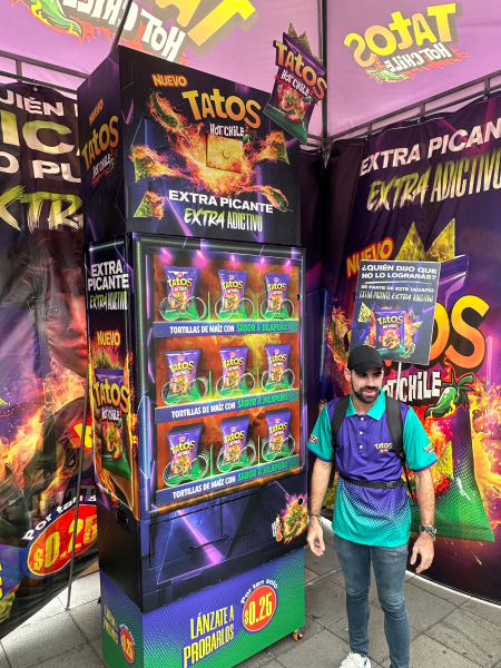 La máquina expendedora de Hot Tatos Chile en el Malecón 2000 de Guayaquil.