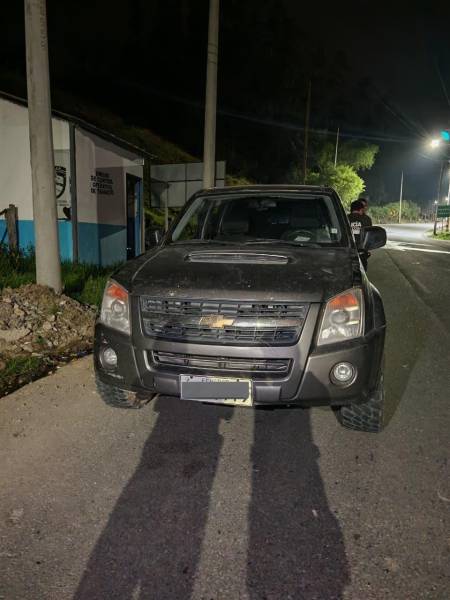 Camioneta robada era usada como transporte de criminales
