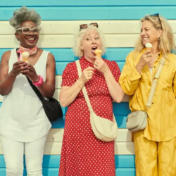 Los expertos dicen que el atractivo va mucho más allá de la nostalgia y ayuda a lidiar con el estrés.