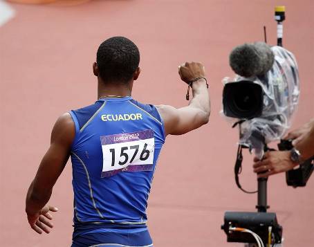 Alex Quiñónez se enfrentará hoy a Bolt en semifinales de 200 m.