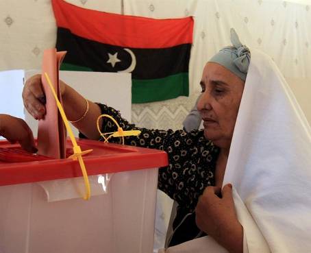 Libios votan por primera vez en libertad en una jornada con incidentes