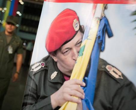 Chavistas se movilizan en Caracas para celebrar 55 años de democracia