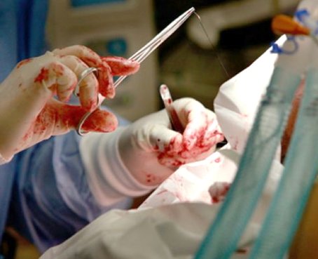 Clínica de Quito es sancionada por denuncia de mala práctica médica