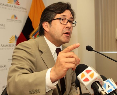 César Montúfar anunció que será candidato a presidente de la República