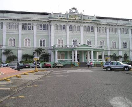 Policía confirma como falsa la alarma de bomba en el Luis Vernaza