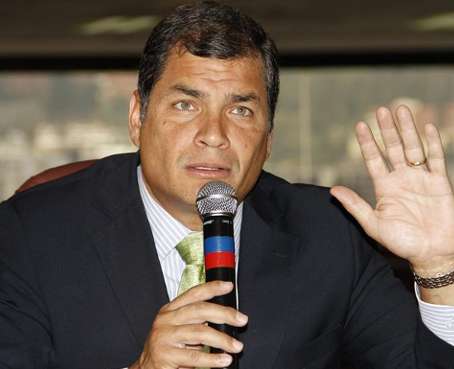 Correa y representantes de El Universo fueron a audiencia, pese a su suspensión