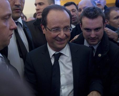 Gobierno de Ecuador felicita a franceses que han 'elegido el cambio'