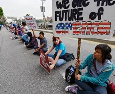EE.UU. inicia proceso de migración diferida para jóvenes ilegales