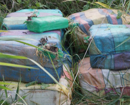Cinco sacos de ladrillos de droga fueron encontrados en Manabí