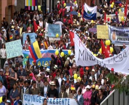 Miles de manifestantes rechazaron firma de contrato minero en Cuenca