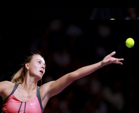 Sharapova arrolla a Azarenka y llega a la final del Masters Femenino