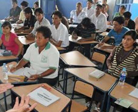 Maestros exigen a las autoridades educativas les acepten renuncia voluntaria