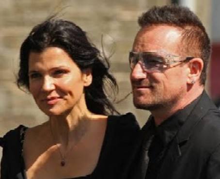 Bono y su esposa disfrutan de una playa de Costa Rica