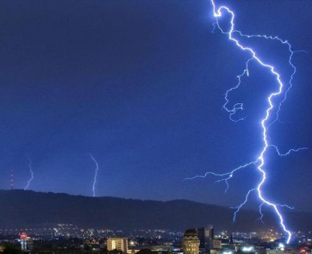 Los rayos matan a 26 personas en el este y el sur de la India