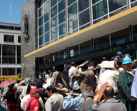 Maestros jubilados recibirán retroactivamente pensiones del seguro adicional