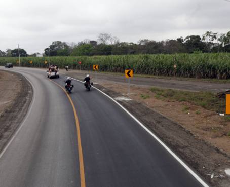 Correa inauguró la nueva vía Narajinto – Marcelino Maridueña