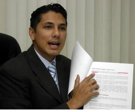 Juez ordena detención de ocho comunicadores en caso Balda