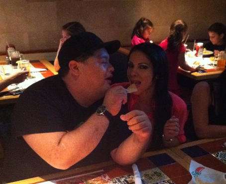 Dos ganadores disfrutaron de una inolvidable cena junto al elenco de El Combo Amarillo