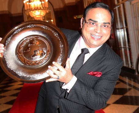 Premian a Gilberto Santa Rosa y presidentes latinoamericanos por promover desarrollo