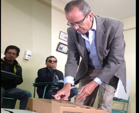 Candidatos Rodas y Acosta piden optimismo en jornada electoral de Ecuador