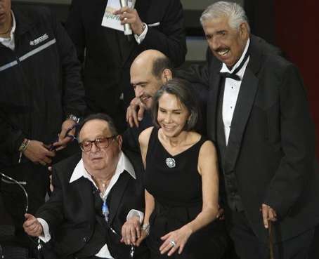 Lágrimas en el homenaje a Chespirito con sabor a despedida