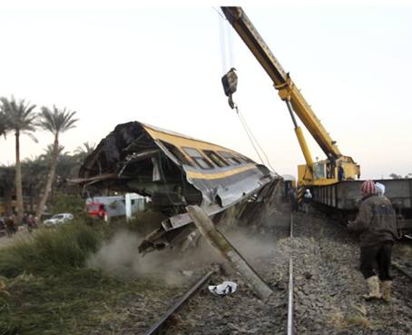 19 Muertos y 107 heridos al descarrilarse un tren en Egipto