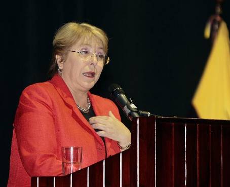Bachelet visitó barrio de Quito en su última actividad oficial en Ecuador