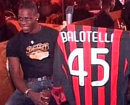 Balotelli deja el Manchester City y ficha por el Milán hasta 2017