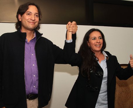 Ruptura inscribió a sus candidatos Norman Wray y Ángela Mendoza