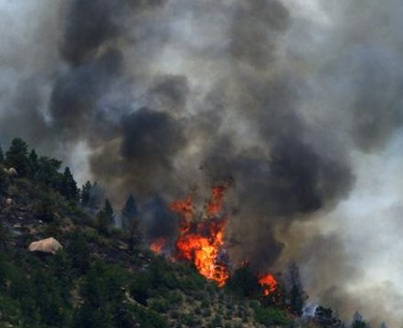 32 mil personas evacuadas por incendios en Colorado, EE.UU.
