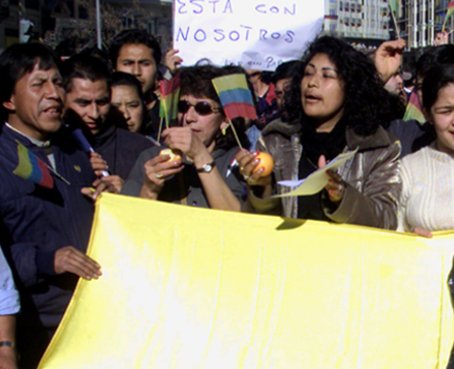 La crisis económica fuerza a ecuatorianos a volver a su país y a no emigrar