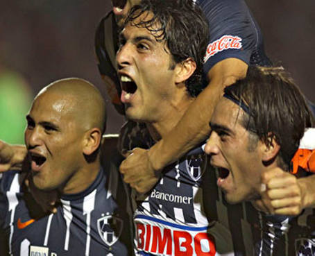 Santos, campeón mexicano con goles de Ludueña y Peralta