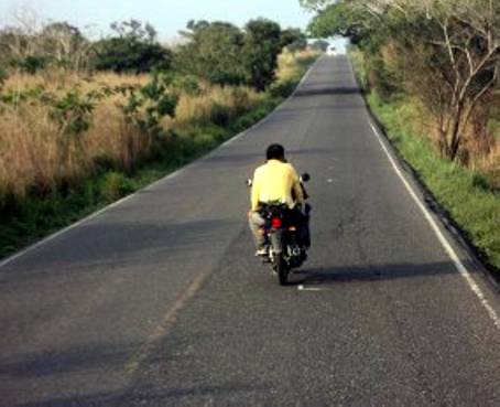 Falta de control a los motociclistas se percibe en varias carreteras