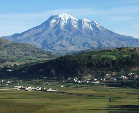 Policía busca a español que cayó en grieta de volcán Chimborazo
