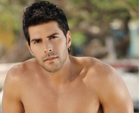 Juan Pablo Llano se queda en Telemundo con &#039;Secreteando&#039;