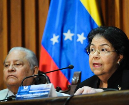 Supremo avala el retraso de la asunción de Chávez y la continuidad de Maduro