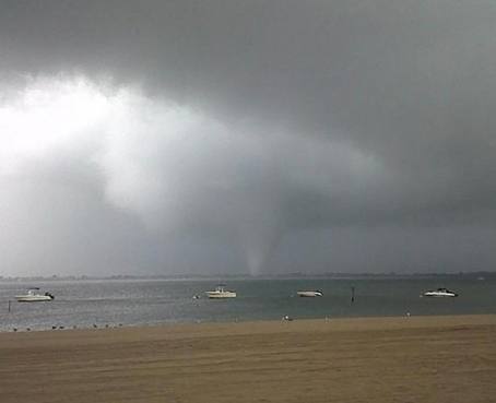 Inusual tornado causa daños en dos barrios de Nueva York