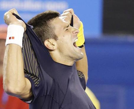 Djokovic sobrevive ante Wawrinka a su primera prueba de fuego
