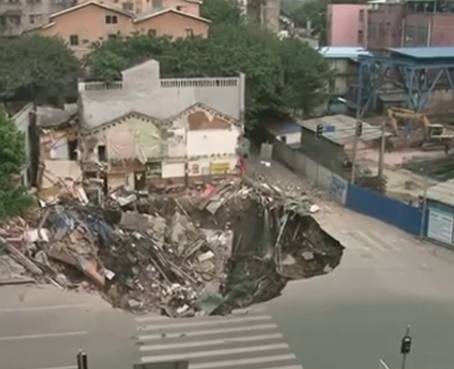 Agujero causó el hundimiento de varios edificios en China