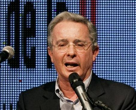 Santos revela que Uribe también intentó diálogos de paz con las FARC