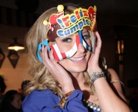 Geraldine Bazán, actriz de Alguien te mira, celebró su cumpleaños en medio de trabajo