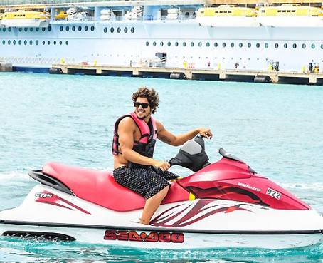 Caio Castro disfruta de una invitación llena de adrenalina en el Caribe