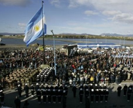Ecuador apoya a Argentina en tema islas Malvinas