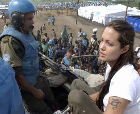 Angelina Jolie escribe diario sobre su labor humanitaria