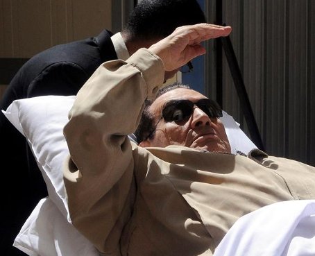 Hosni Mubarak sufre crisis cardiaca tras condena de cadena perpetua