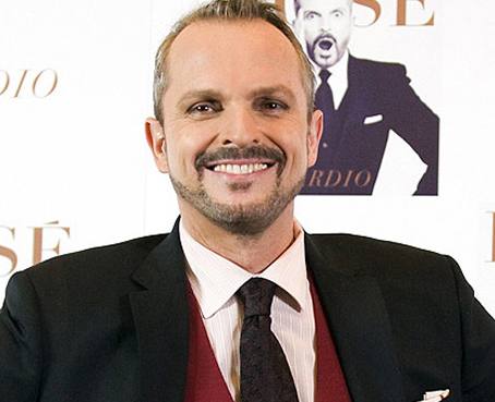 Miguel Bosé vuelve con Papitwo