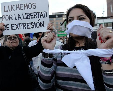 Ecuador rechaza declaraciones de EE.UU. sobre amenazas a la libertad de expresión