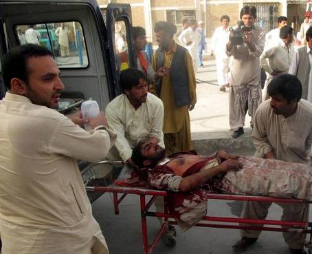 Bomba causa al menos cinco muertos y 27 heridos en el este de Pakistán